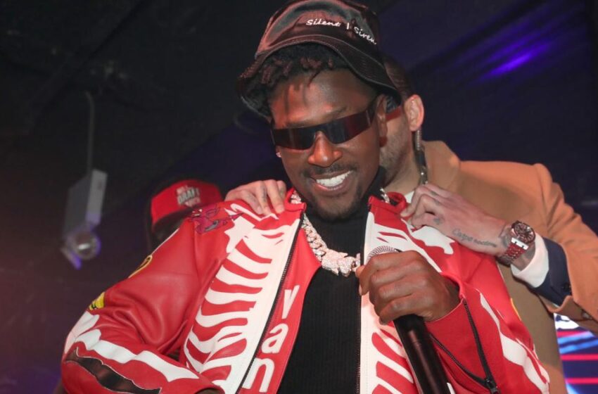  Antonio Brown releases rap album, includes bars about exit from Bucs