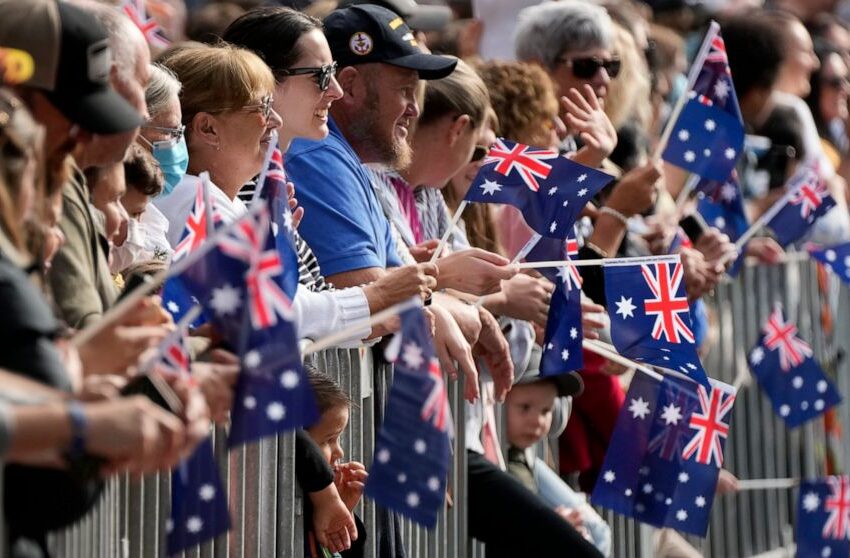  Australia commemorates war dead with few COVID restrictions