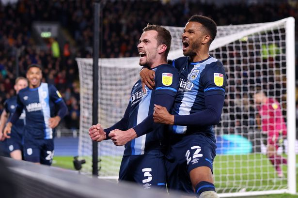  Carlos Corberan praises Huddersfield Town’s stand-in striker Fraizer Campbell