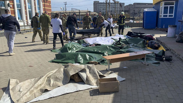  Dozens killed in attack on train station in east Ukraine