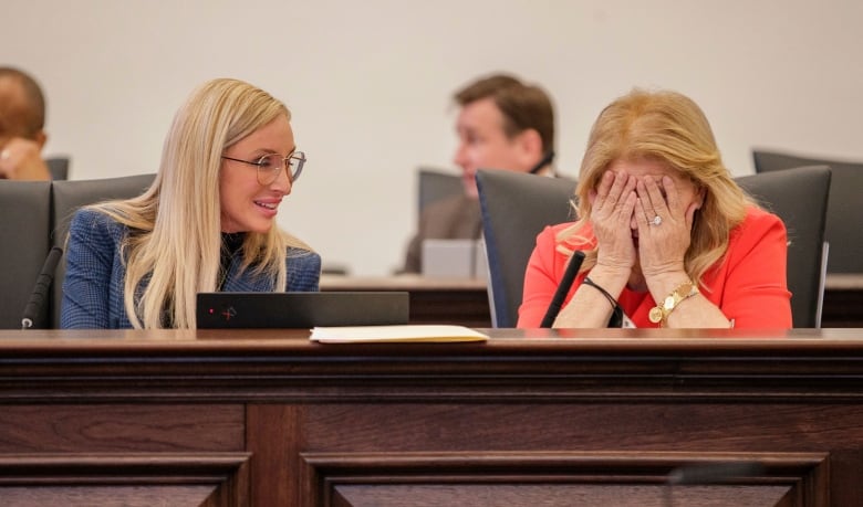  Florida Gov. Ron DeSantis signs 15-week abortion ban into law