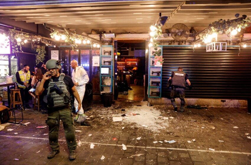  Gunman kills 2 in attack on crowded Tel Aviv bar