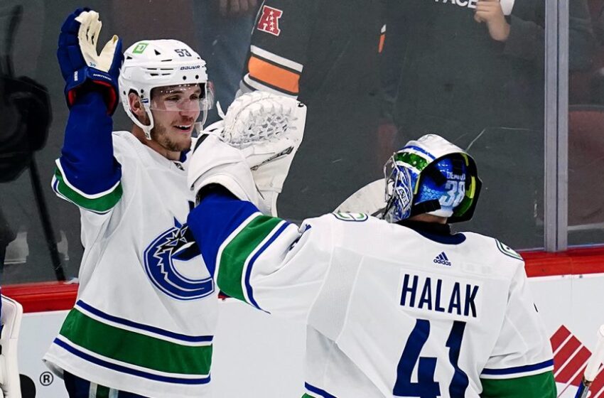  Horvat, Chiasson score two apiece as Canucks beat Coyotes