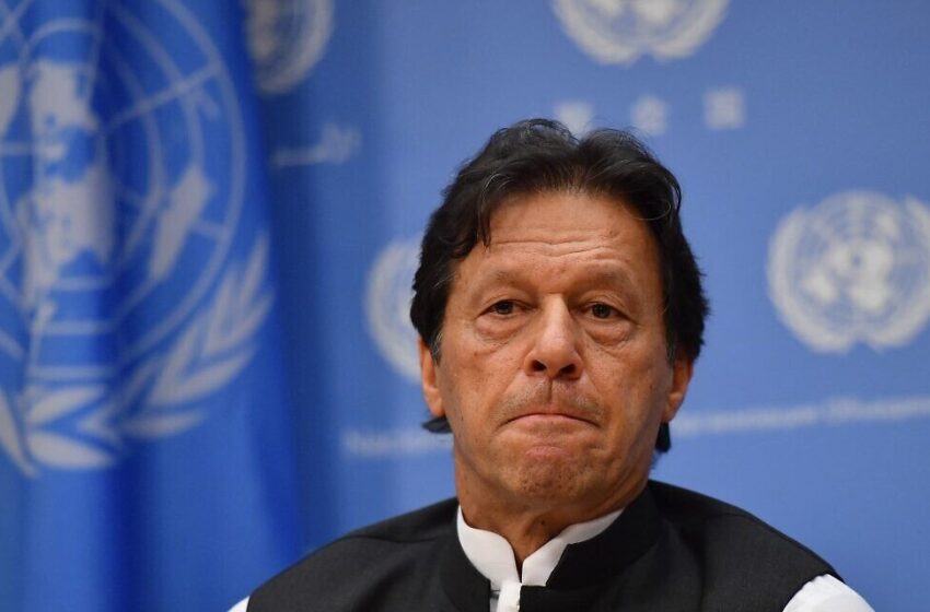  Imran Khan dismissed as Pakistan PM after losing no-confidence vote
