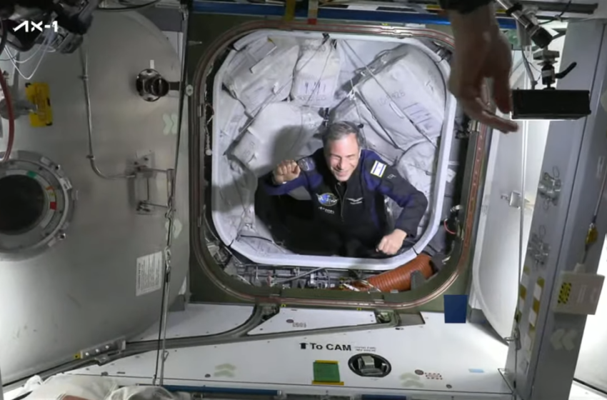  Israeli astronaut Stibbe arrives at the International Space Station
