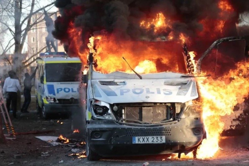  Korans burned in Sweden: 24 Muslim protesters arrested by police