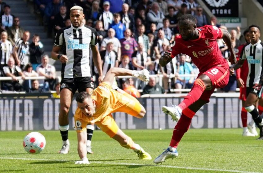  Liverpool wins at Newcastle to keep pressure on Manchester City