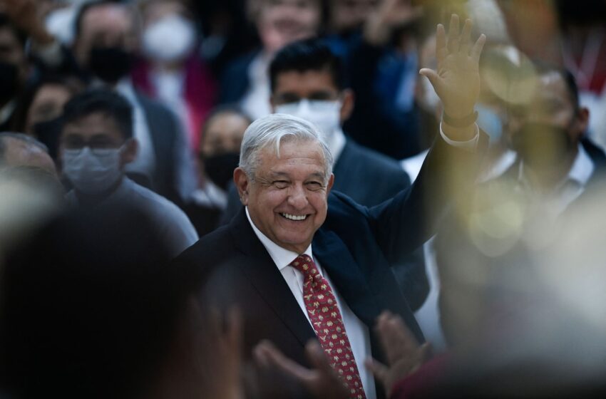  Mexico’s president offers voters the chance to kick him out