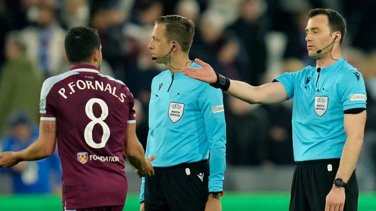  Moyes frustrated by officials | ‘Bowen fouled before Cresswell red’
