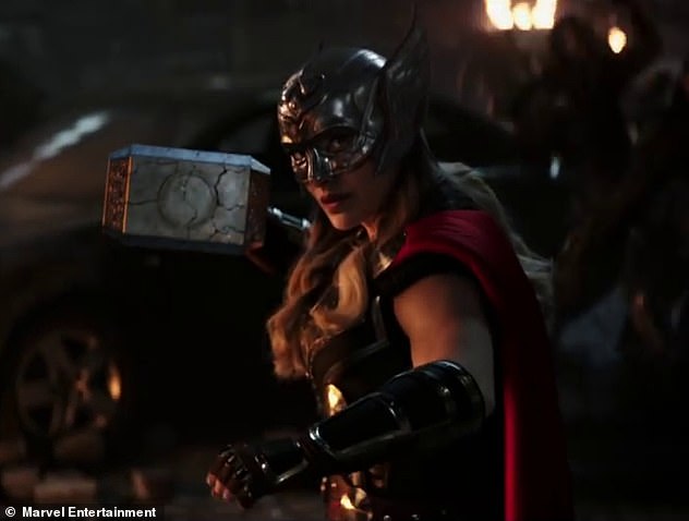  Natalie Portman leaves fans stunned with her muscular physique in the Thor: Love And Thunder trailer