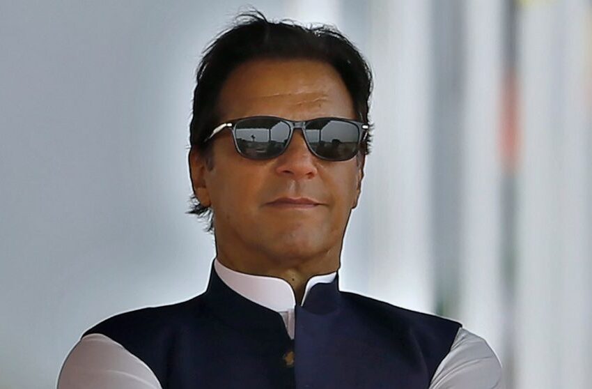 Pakistan’s embattled PM faces tough no-confidence vote