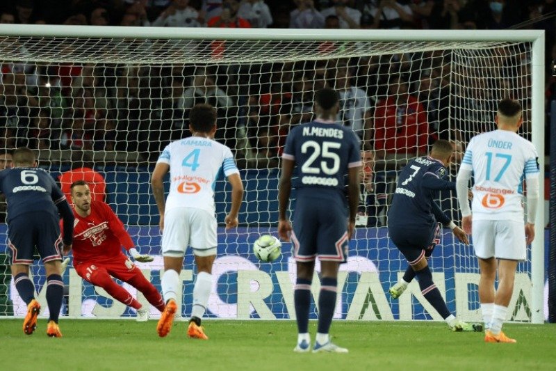  PSG beat Marseille 2-1 and come very close to the title