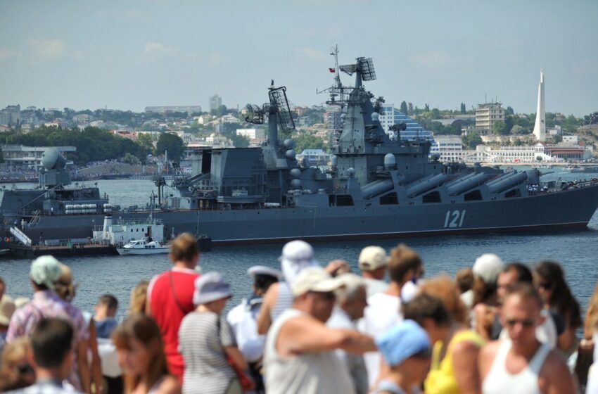  Russia’s top warship in Black Sea damaged; Ukraine says missiles sunk it