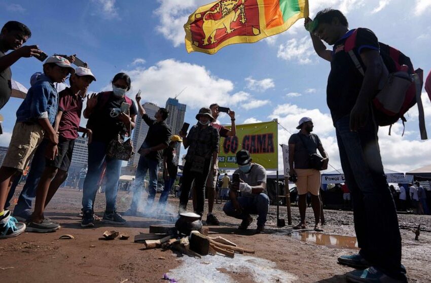  Sri Lankan protesters mark new year near president’s office