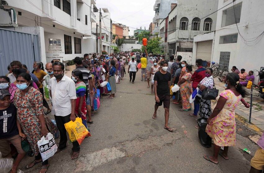  Sri Lanka’s prime minister invites protesters for talks