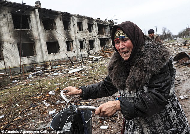  Tens of thousands of families are told to flee as missiles strike eastern Ukraine