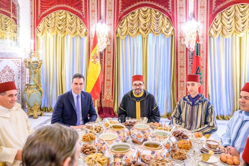  The King offers an iftar in honor of Pedro Sanchez