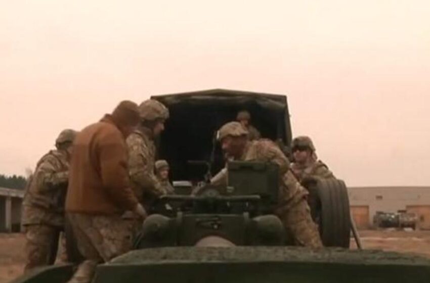 U.S. trains Ukrainians on howitzer artillery