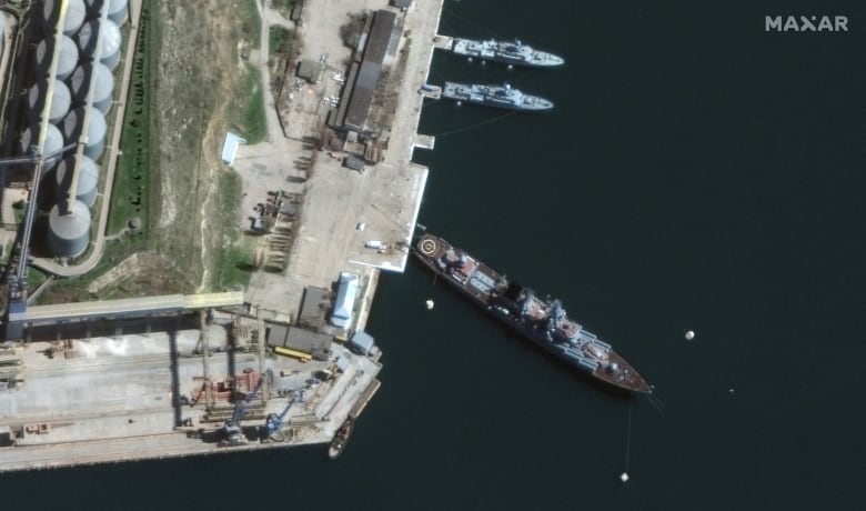  Ukraine says missiles seriously damage Russian warship, crew evacuates
