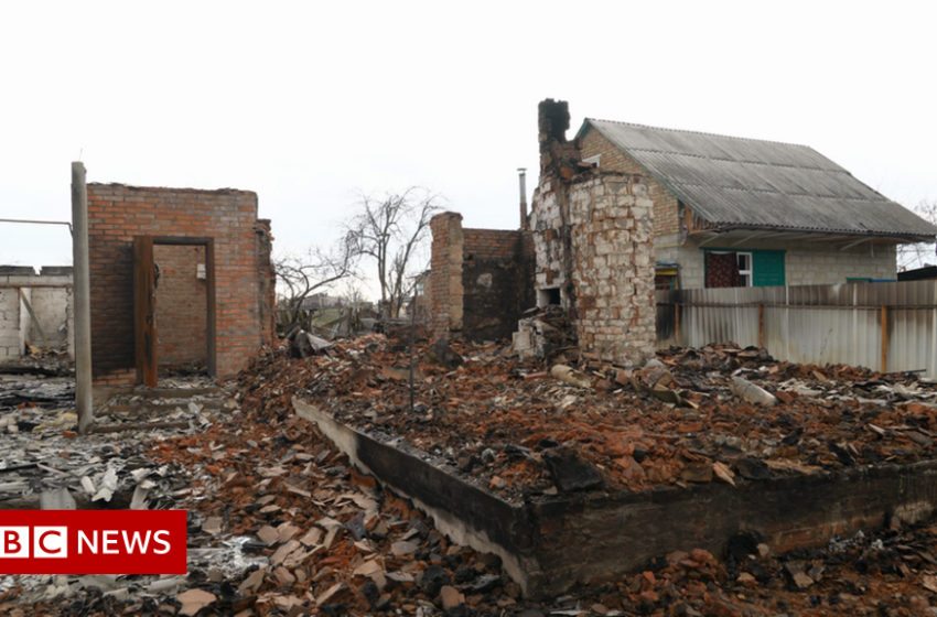  Ukraine village scarred by aftermath of occupation