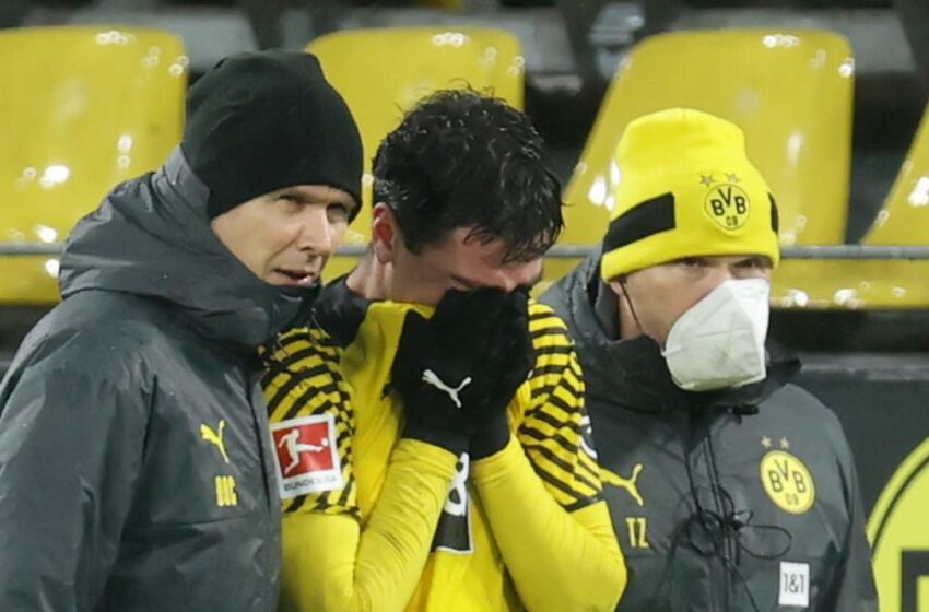  USMNT star Gio Reyna forced off in tears again with another injury for Borussia Dortmund