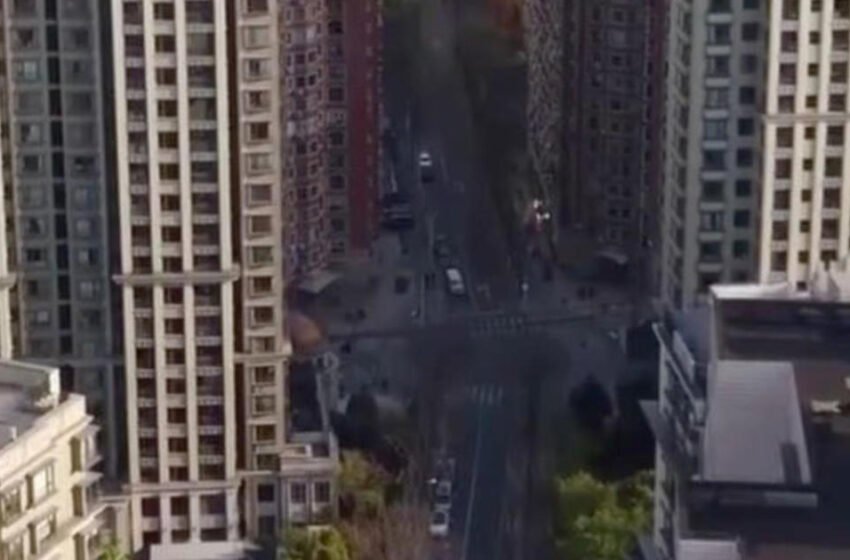  Video shows deserted streets in Shanghai as millions are under COVID lockdown