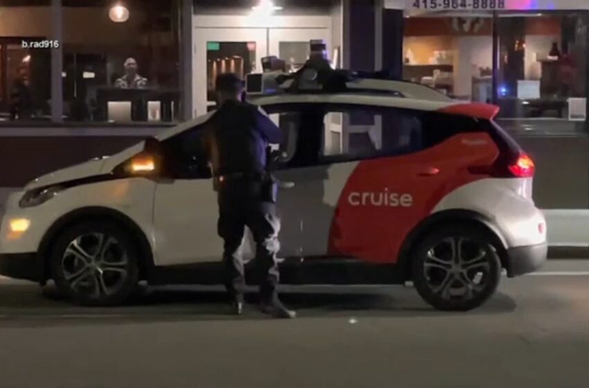  Viral Video: Police pull over driverless car in San Francisco traffic stop