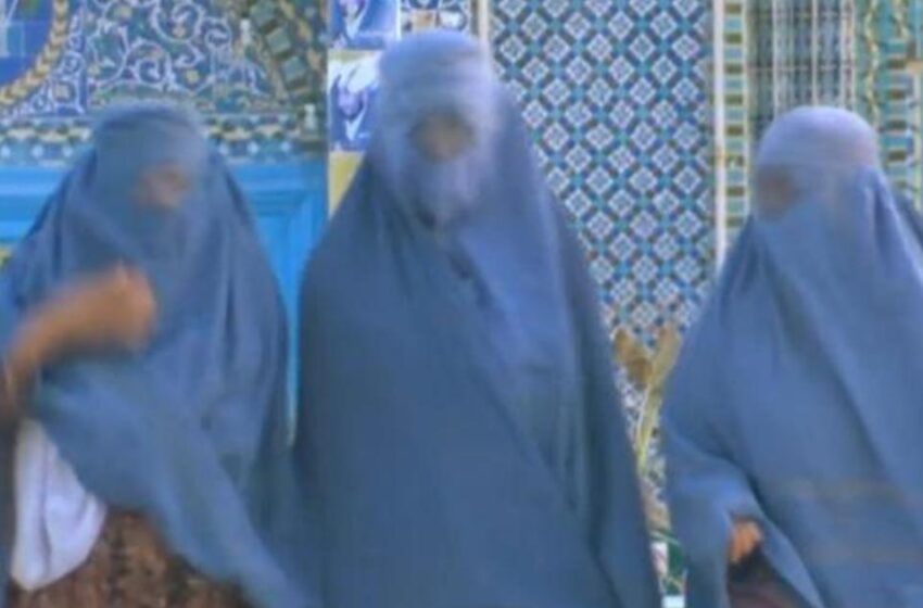  Afghan women ordered to wear burqa