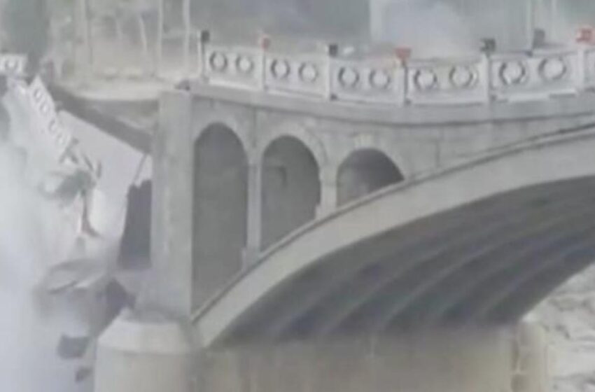  Bridge in Pakistan collapses after glacial lake outburst