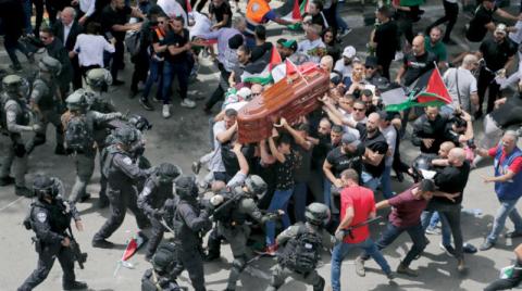  تشييع أبو عاقلة بعد مواجهات مع قوات الأمن الإسرائيلية