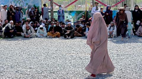  «طالبان» تفرض «البرقع» مجدداً