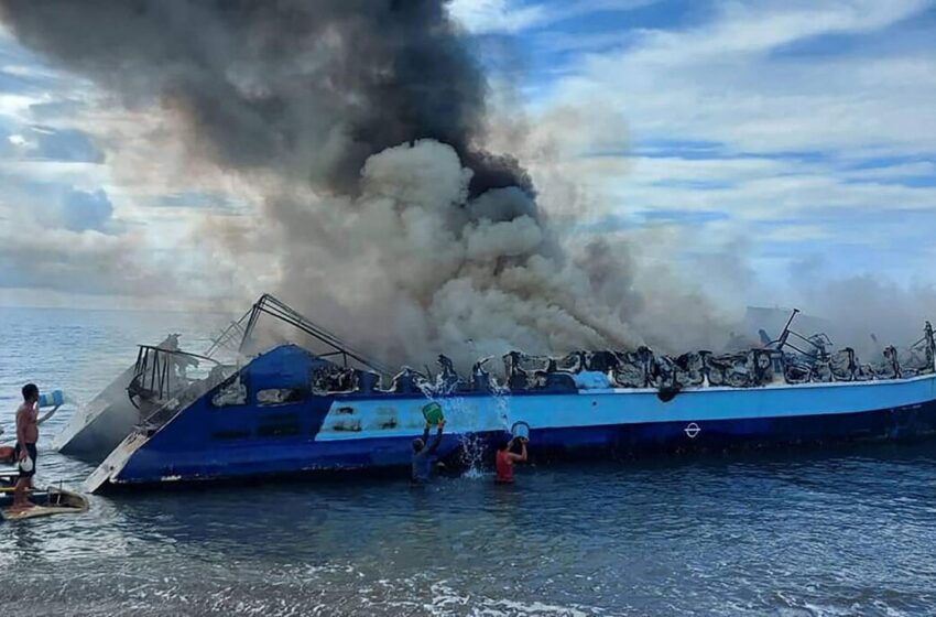  Dramatic fire engulfs Philippine ferry carrying over 100 people, killing 7
