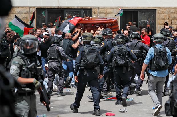  Family speaks out after Israeli police beat mourners at journalist’s funeral