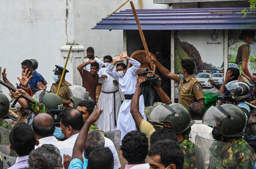  Fear grips Sri Lanka after an explosion of violence