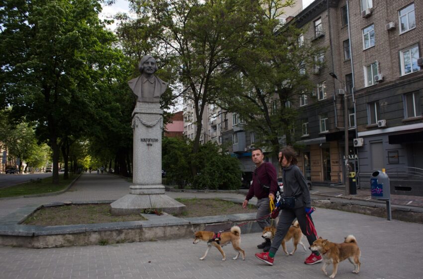  Goodbye, Pushkin. Ukrainians target Russian street names, monuments.