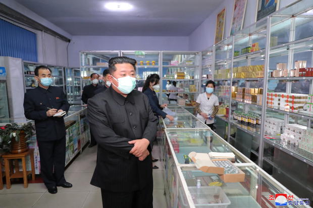  N. Korea’s Kim blames “irresponsible” workers for apparent COVID crisis