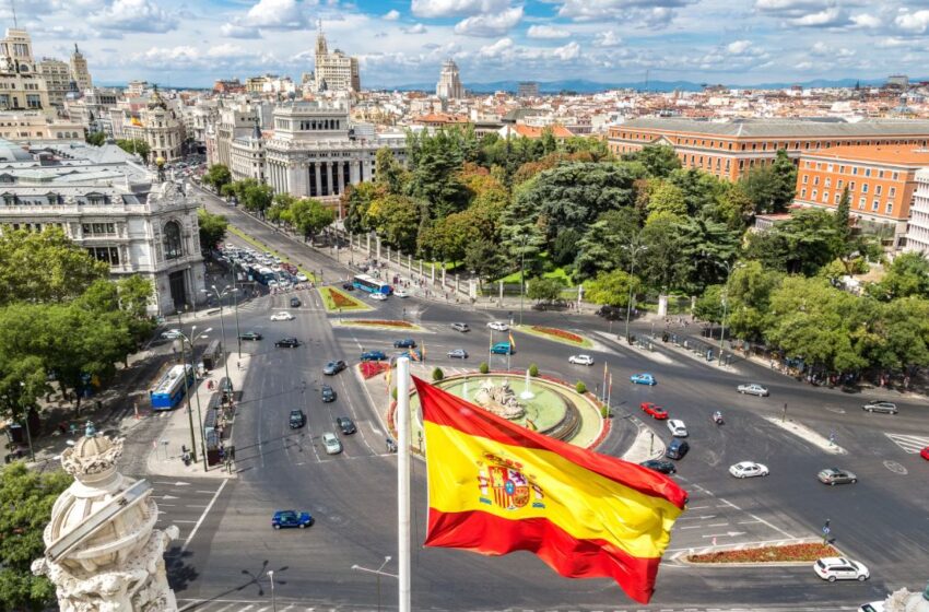  Spain multiplies by 8 the number of travelers in 3 months