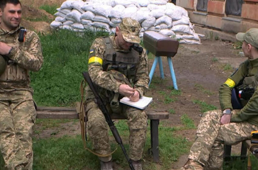  Ukraine military fortifies cities in the east, ready to defend against Russian advances