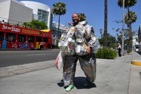  US Campaigner Wanders LA Streets Wearing Trash