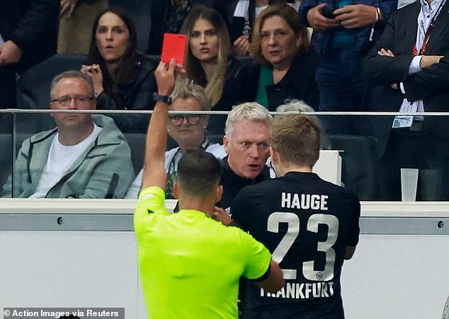  West Ham manager David Moyes red carded for KICKING the ball at an Eintracht Frankfurt ballboy