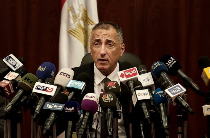  Egypt’s central bank governor resigns as economic woes mount