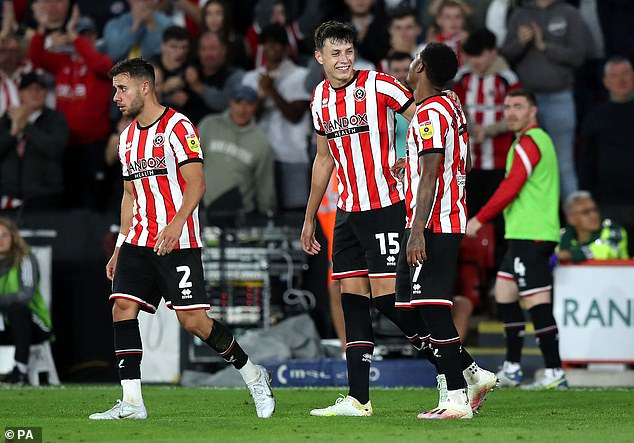  Sheffield United 2-1 Sunderland: 10-man Black Cats beaten for the first time since February