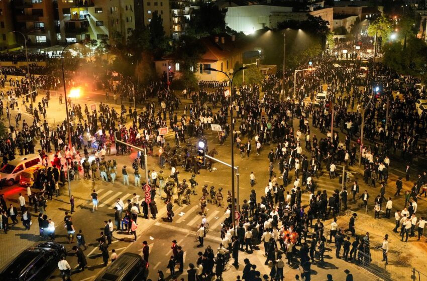  Ultra-Orthodox protest against order to enlist in Israeli military turns violent in Jerusalem