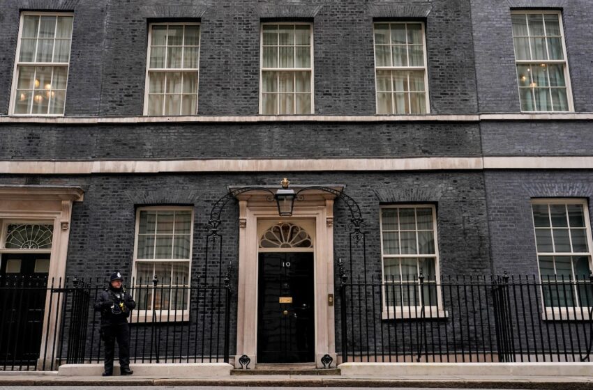  British PM’s 1st day at 10 Downing St. will stretch from nuclear weapons briefing to Larry the cat