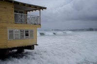  Hurricane Beryl closing in on islands in Caribbean