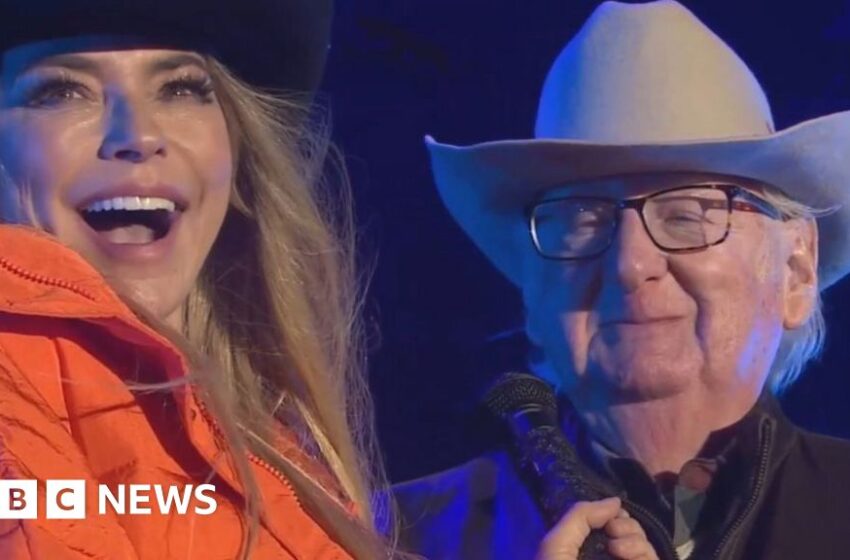  Shania Twain surprises superfan, 81, at show